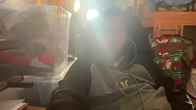 adambombs07's cam snapshot