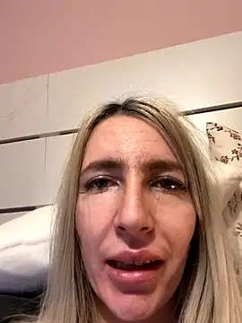 BarbieBlondieGirl's cam snapshot