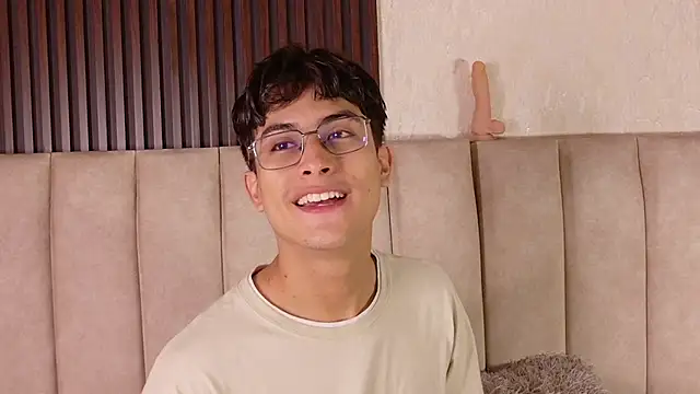 Aaron_Eze live sex cam