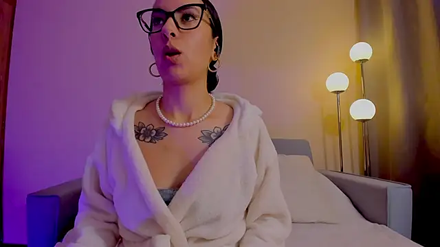 miadaniells_hot live sex cam