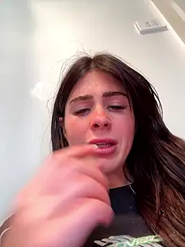 aus_queen's cam snapshot