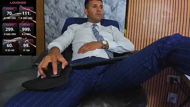 Hideintheoffice live sex cam