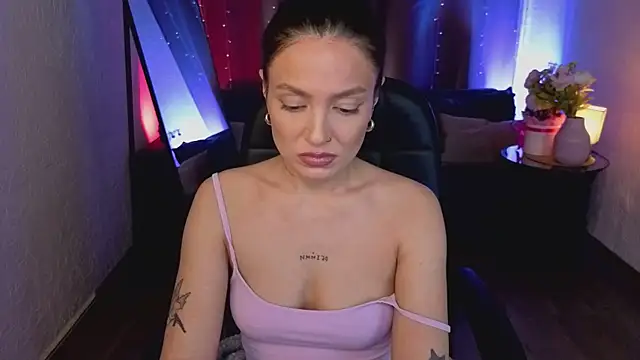 Naila_Whisper's cam snapshot