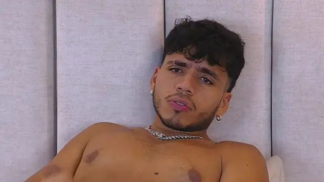 AlexanderJordan live sex cam