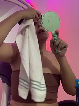 La-Gatiita-trans live sex cam