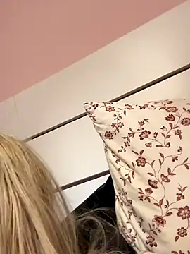BarbieBlondieGirl live sex cam