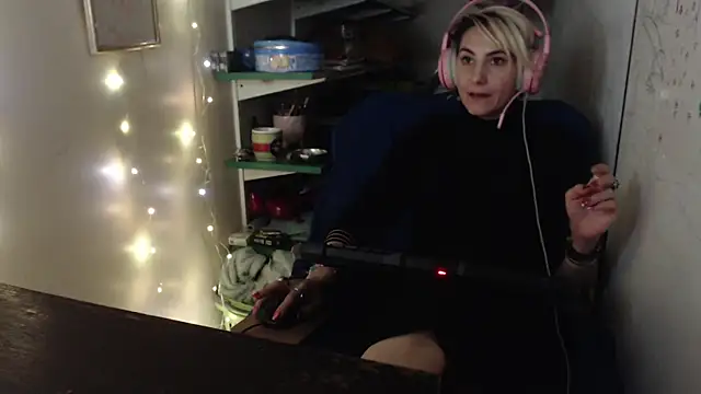 EvilFindomGoddess's cam snapshot