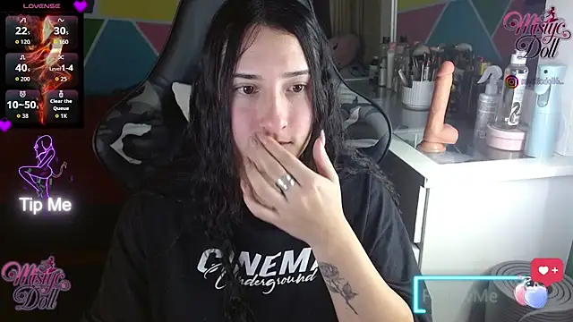 Mysticdoll69_'s cam snapshot