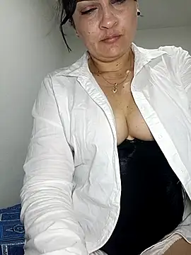 megan_milf79's cam snapshot