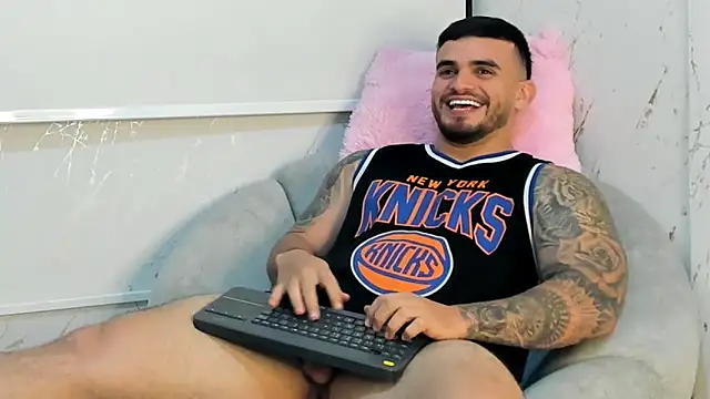 Ricardogo19 live sex cam