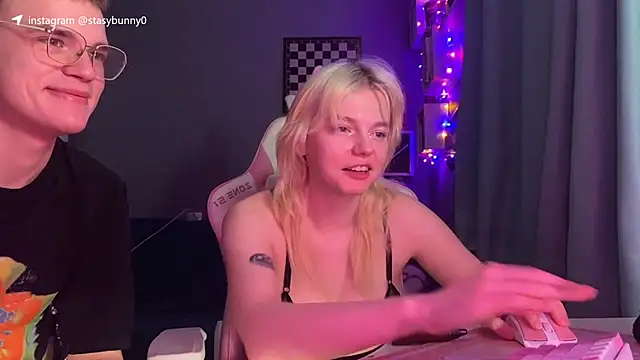 KittyLarva live sex cam
