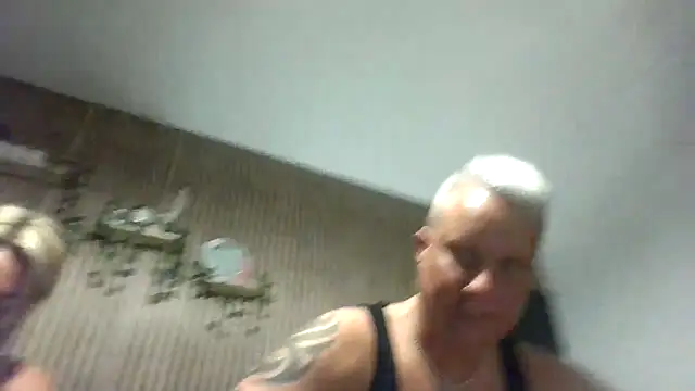 Bendoverbetty3's cam snapshot