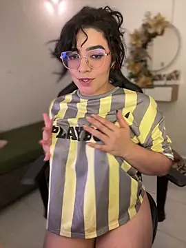 Lia_flowers's cam snapshot