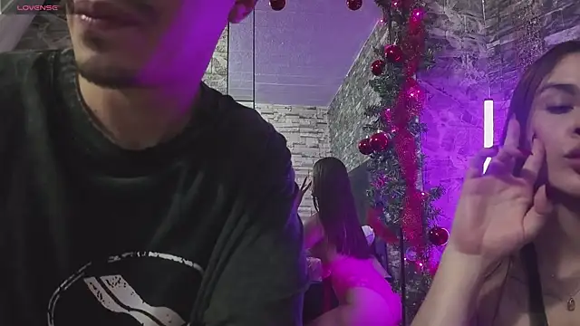 Rich_Couple_69 live sex cam