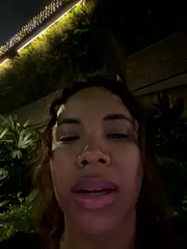 Brunettexio live sex cam