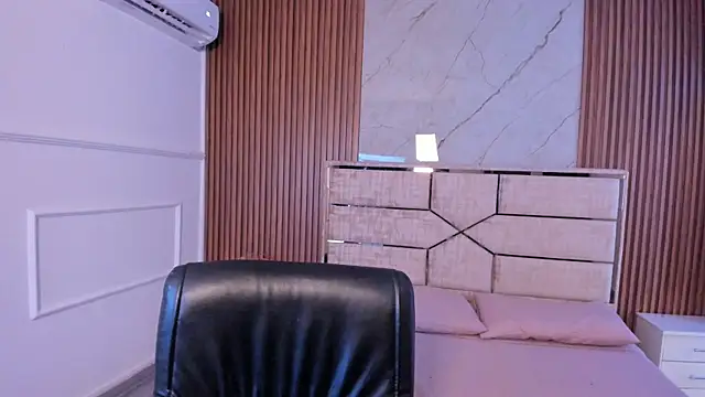 MiiaaMoonroee live sex cam