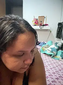 Bigostosa live sex cam