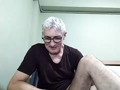 BIGUNCUTHARDCOCK live sex cam