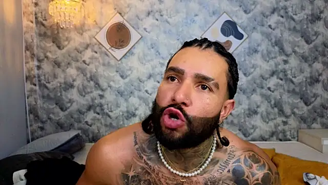 Apolo_rousse1's cam snapshot