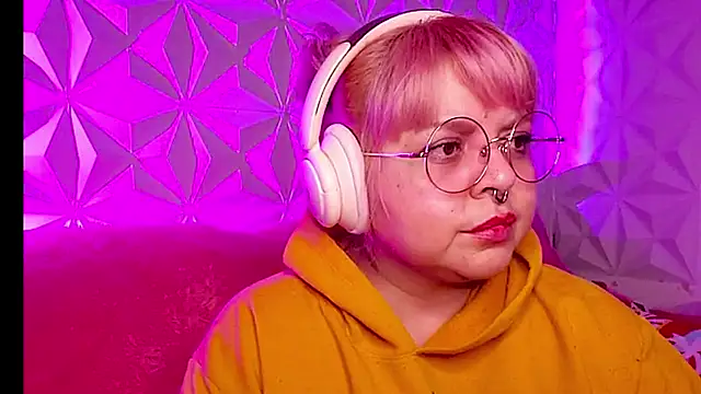 Satyn_doll live sex cam