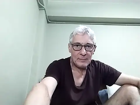 BIGUNCUTHARDCOCK live sex cam