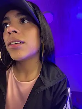 NINA_18_YEARS's cam snapshot