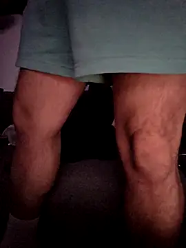 CloudyMuscleBeefy live sex cam