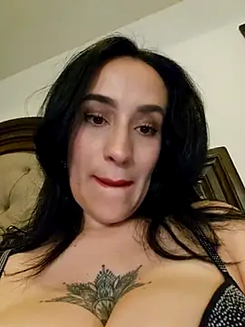 BustyVampyre live sex cam
