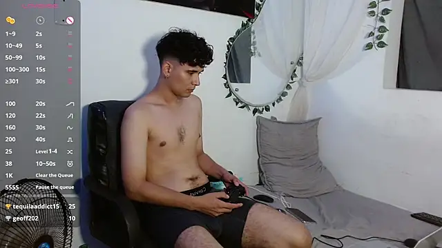 Luna-Naughty live sex cam