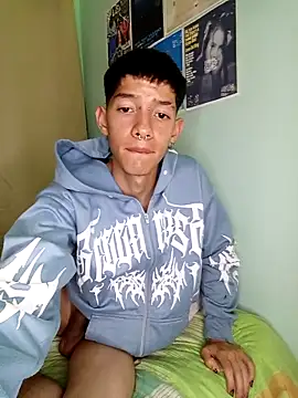 heyy_noah11's cam snapshot