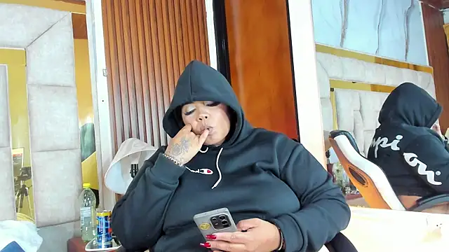 EmilyDuran_'s cam snapshot