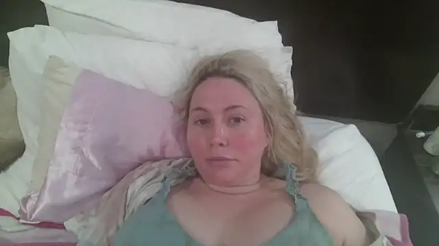 TheCougarNextDoor's cam snapshot