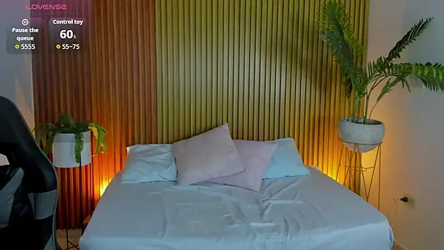 nahia_13 live sex cam