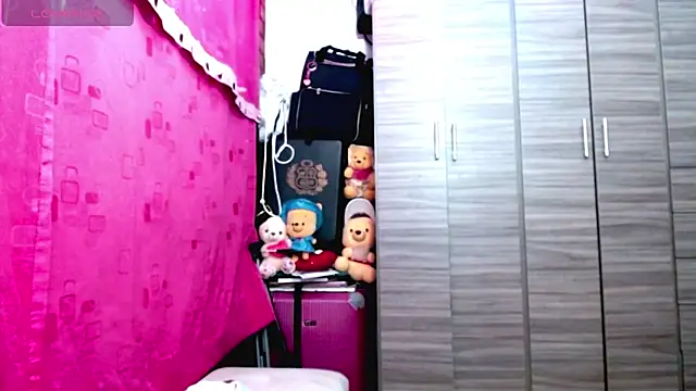 holy_juli's cam snapshot