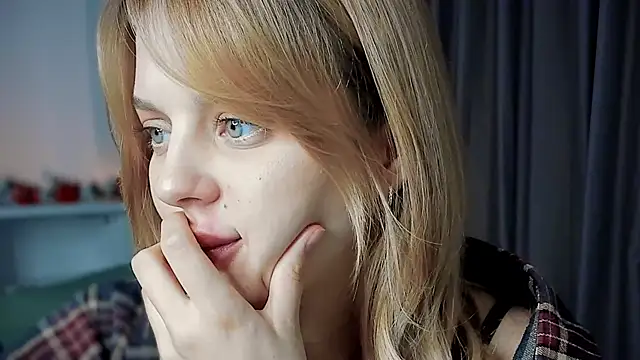 LilyFlamee's cam snapshot