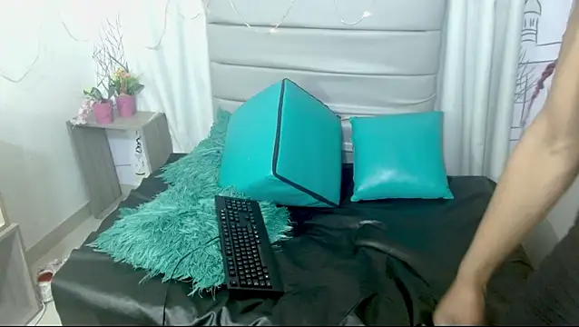 Charlotte_colliins's cam snapshot