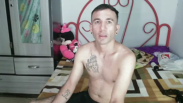 Yair_and_camila's cam snapshot