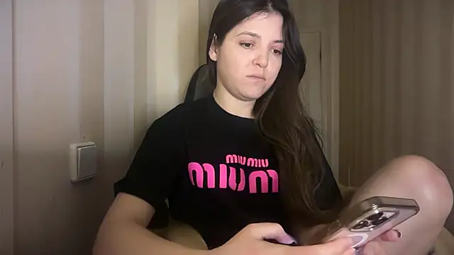 Victoriadaily's cam snapshot