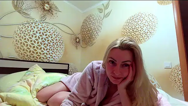 Yourrealgirl's cam snapshot