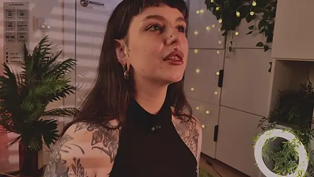 MichaellaMoon live sex cam