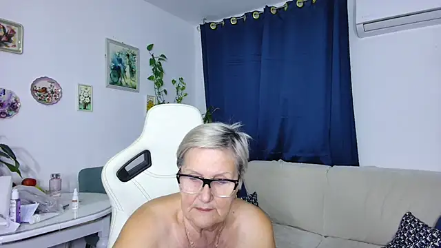 Selenna57 live sex cam