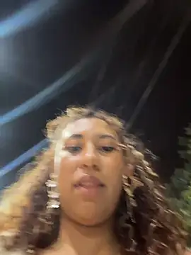 lauraltt live sex cam