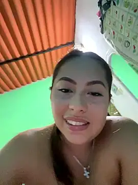 Emily_joee_'s cam snapshot