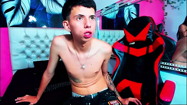 MiaAndTeylor live sex cam