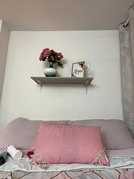 LauraRaider live sex cam