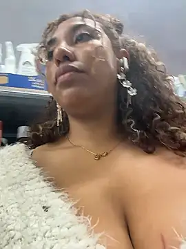 lauraltt live sex cam