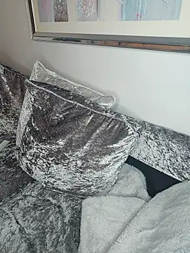 BaddieBellaUK's cam snapshot