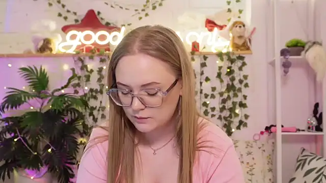 MonicaAsis live sex cam