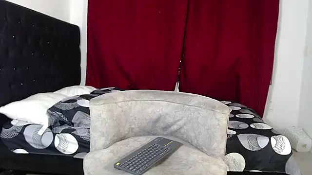 adriel_escalante's cam snapshot