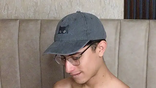 Aaron_Eze's cam snapshot